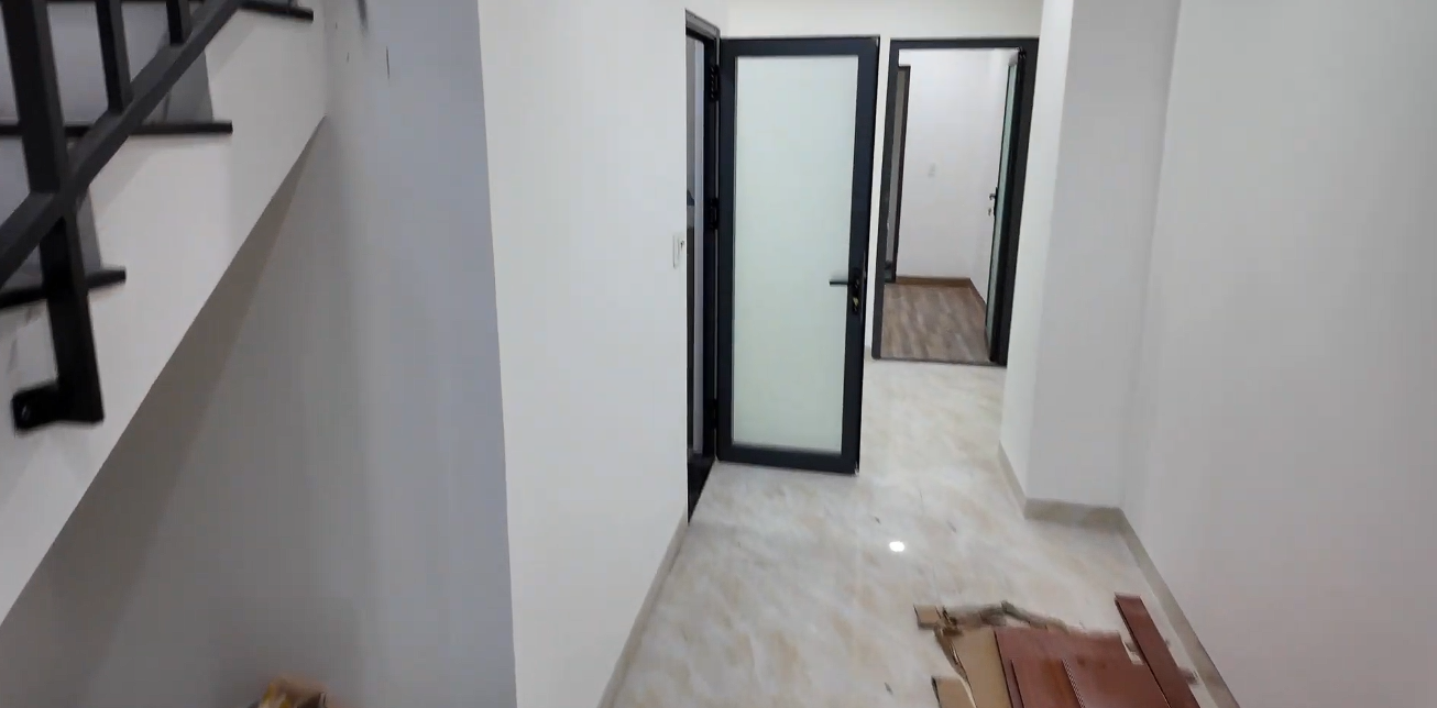 Nhà 3 tầng 1 tum cách biển chưa tới 1km